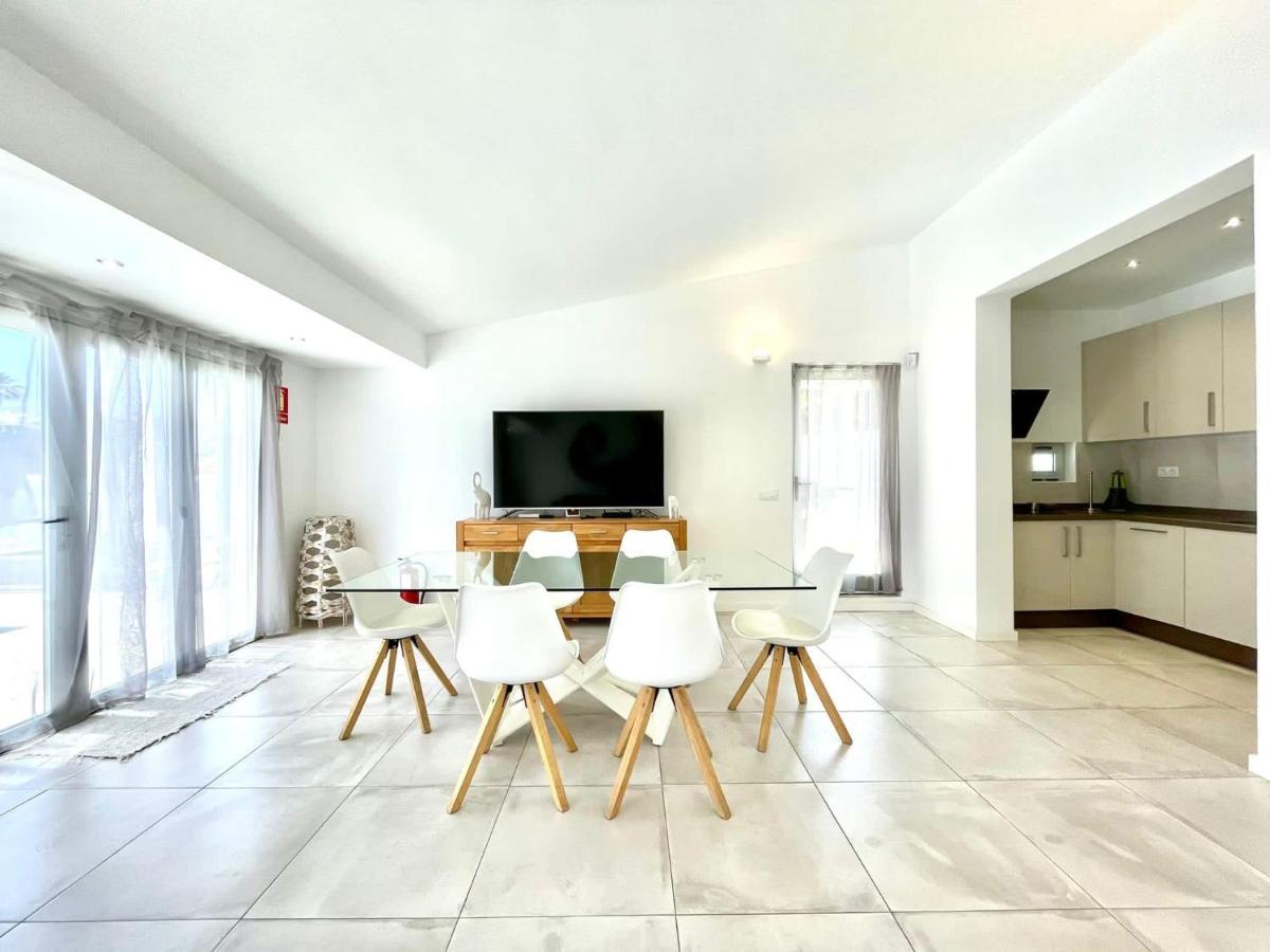 Villa 12 Адехе Екстериор снимка